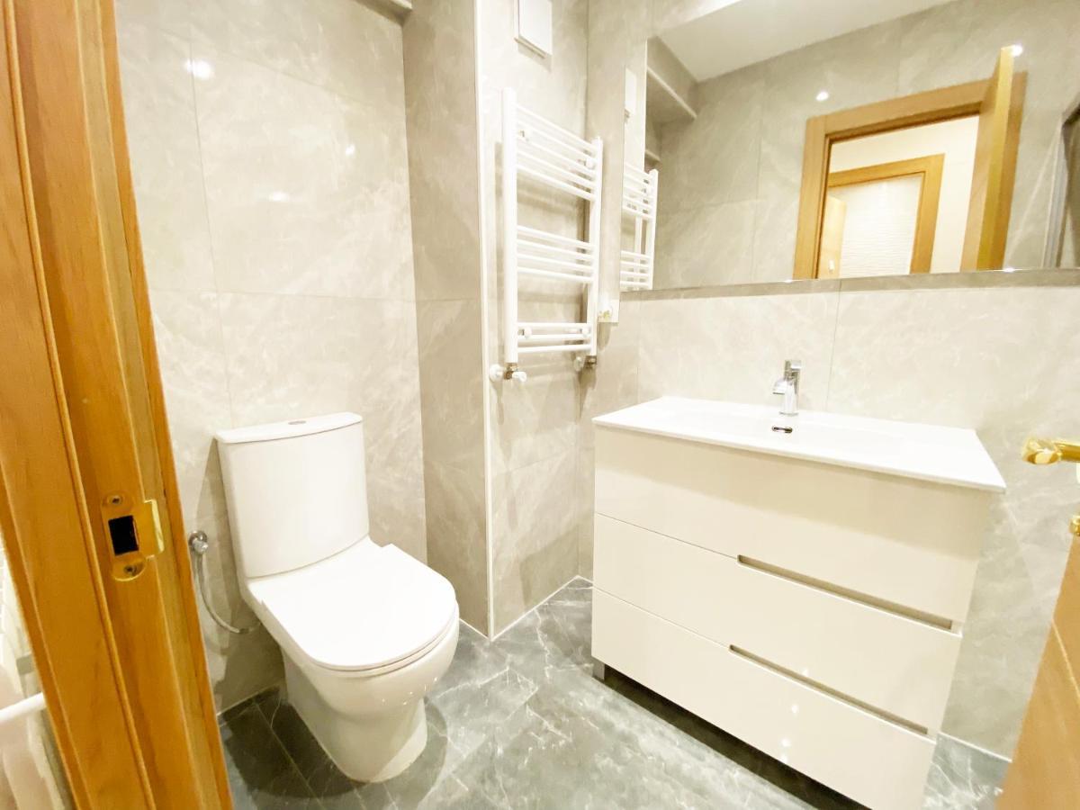 Paradise Luxurious Flat, Free Parking, 3 Double Rooms, Terrace, Jacuzzi, Fully Renovated Appartement Saint-Sébastien