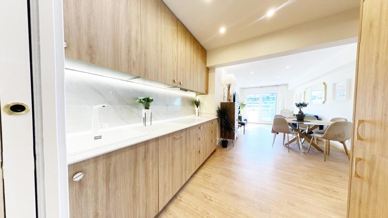 Paradise Luxurious Flat, Free Parking, 3 Double Rooms, Terrace, Jacuzzi, Fully Renovated Appartement