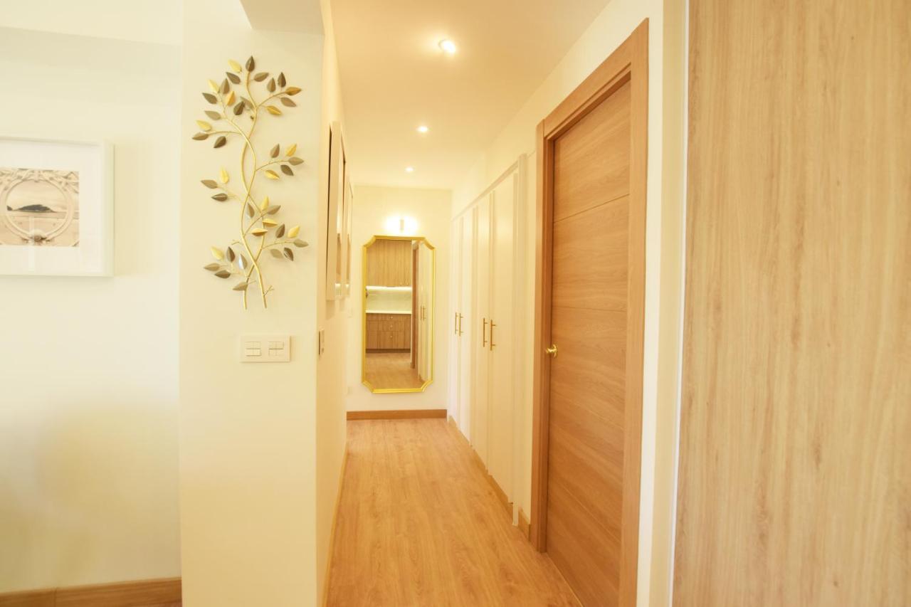 Paradise Luxurious Flat, Free Parking, 3 Double Rooms, Terrace, Jacuzzi, Fully Renovated Appartement
